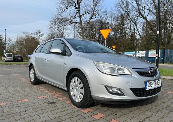 Opel Astra cena 21990 przebieg: 235000, rok produkcji 2011 z Gliwice małe 596